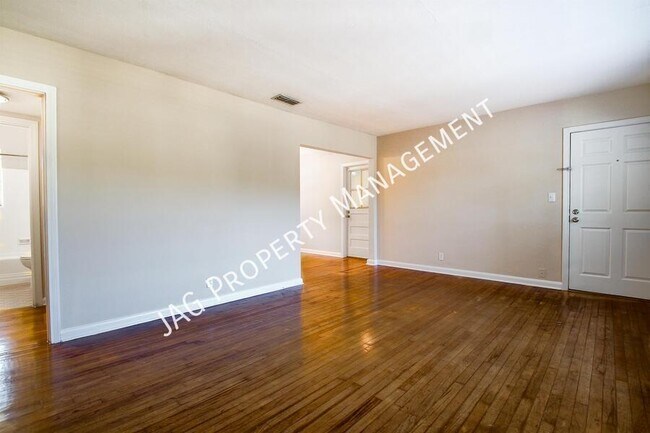 Foto del edificio - 2761 St Johns Ave