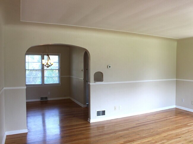 Building Photo - 2134 10th Street Rd