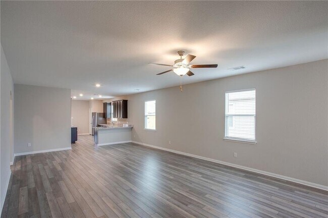 Foto del edificio - 109 Capital Hl Vw