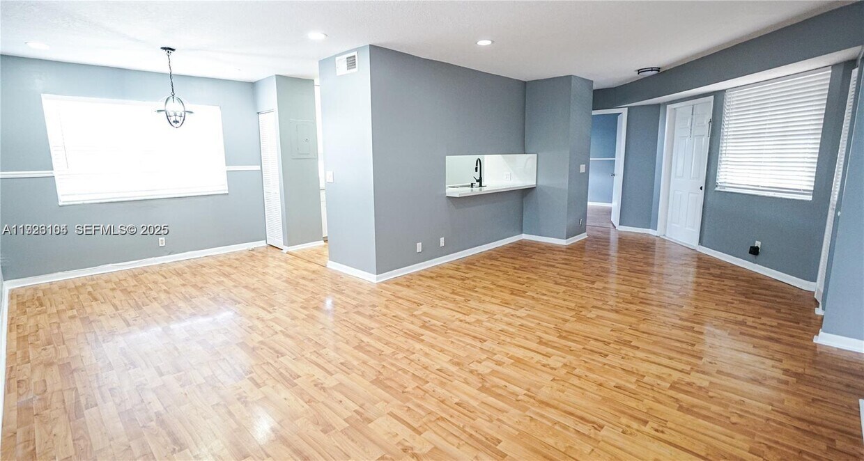 Primary Photo - 465 SW 86th Ave