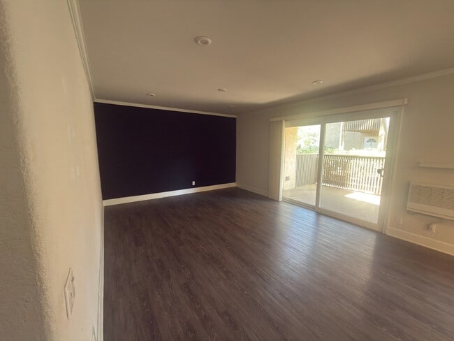 Building Photo - 8545 Villa La Jolla Dr