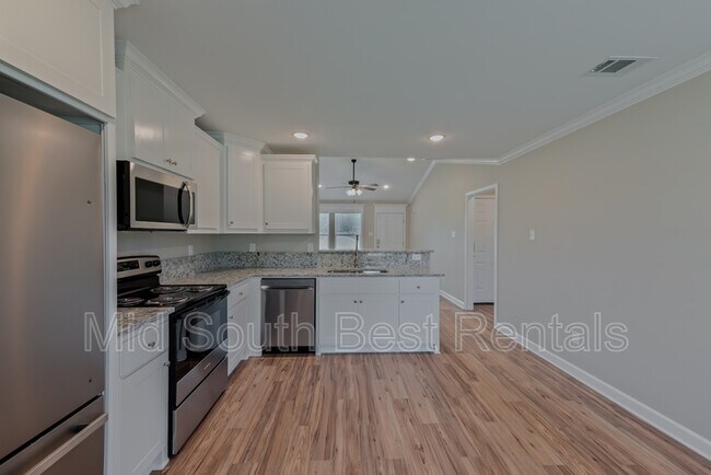 Building Photo - 721 Hill Rd