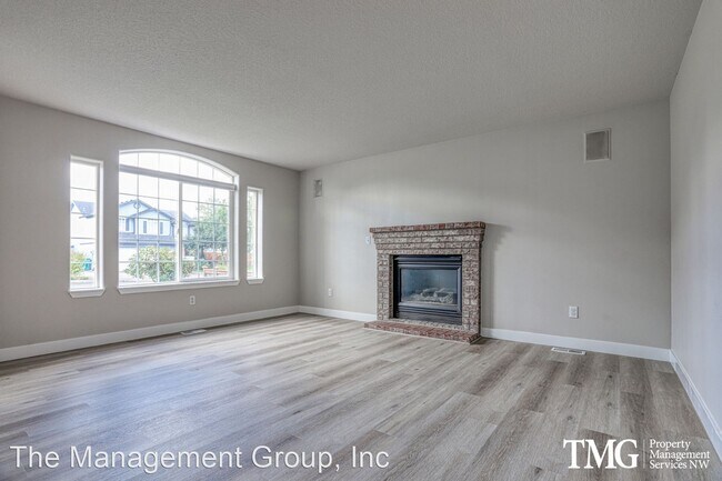 Building Photo - 4 br, 2.5 bath House - 3012 NE 166th Place