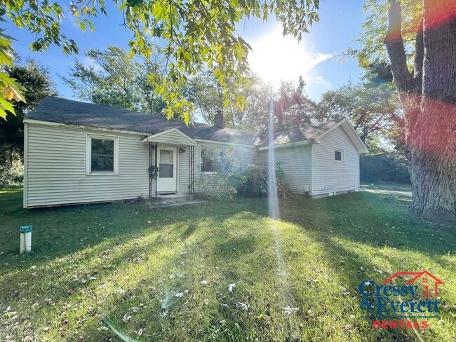 Building Photo - 4 Bedroom Rural Ranch