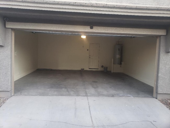 Building Photo - 5750 W Raymond St