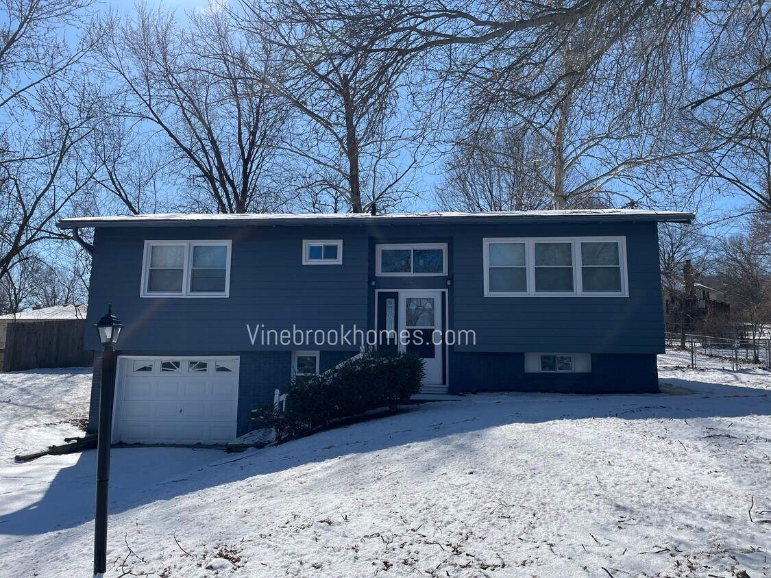 Primary Photo - 2121 Kenton St
