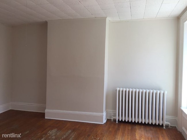 Building Photo - 386 Main St