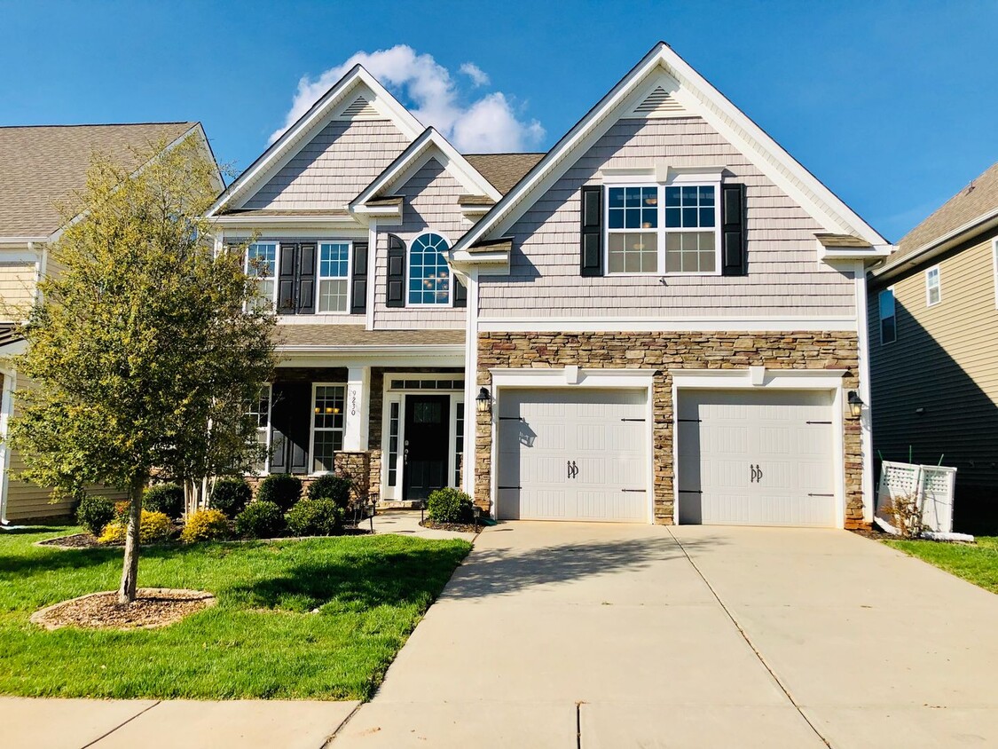 Primary Photo - Immaculate 5bd 3bd Berewick home with many newly upgrades!