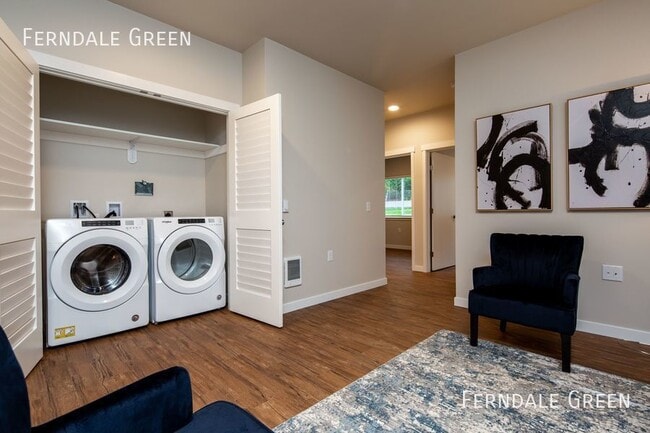 Building Photo - Pet Friendly/Private Owner - 2 Bedroom Tow...