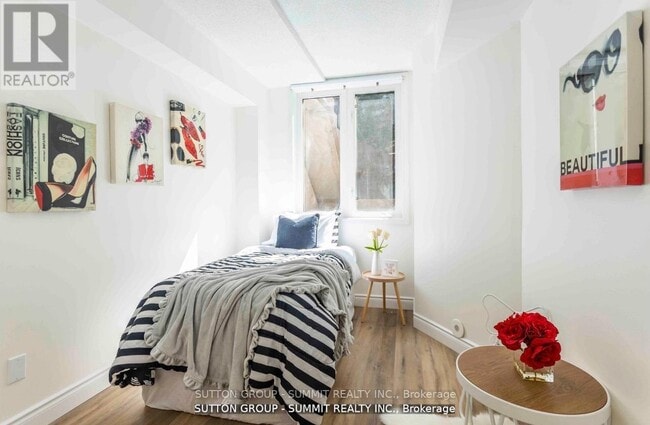 Building Photo - 12 Douro St