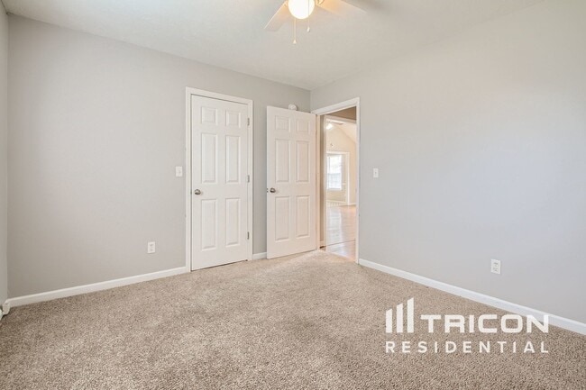 Building Photo - 128 Royal Garden Dr