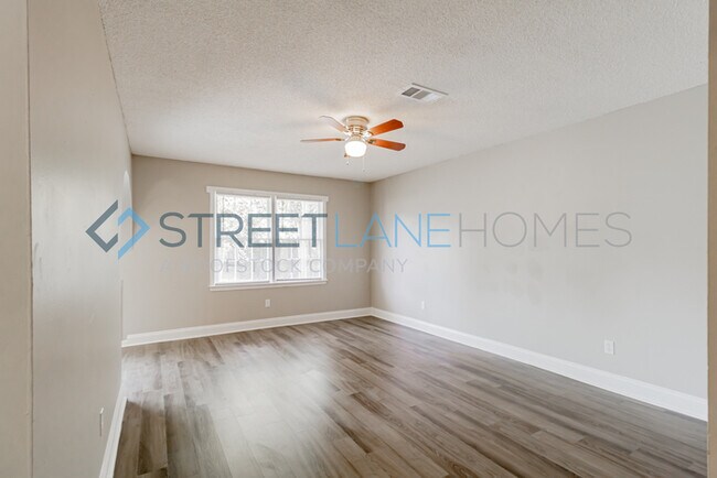 Building Photo - REDUCED!