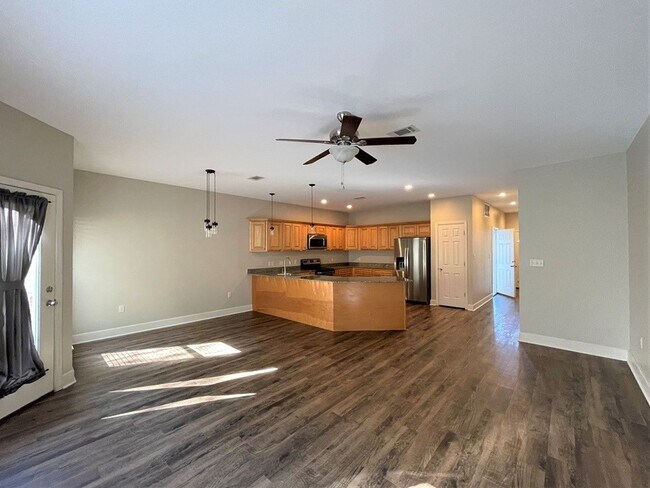 Foto del edificio - 505 Arbor Lake Dr