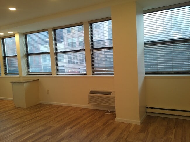 Living Room with City Views of Market Street - 111 Mulberry St