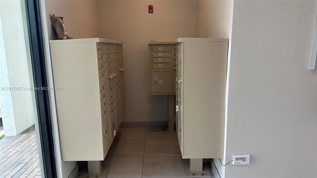 Foto del edificio - 8001 NW 41st St