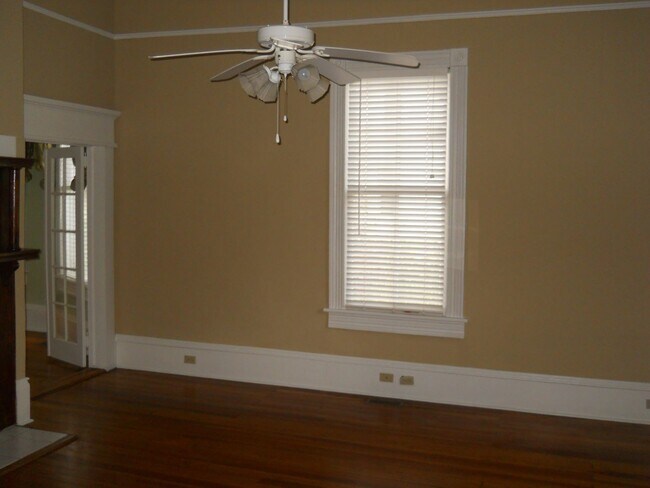 Foto del edificio - Beautiful, well maintained older home in t...