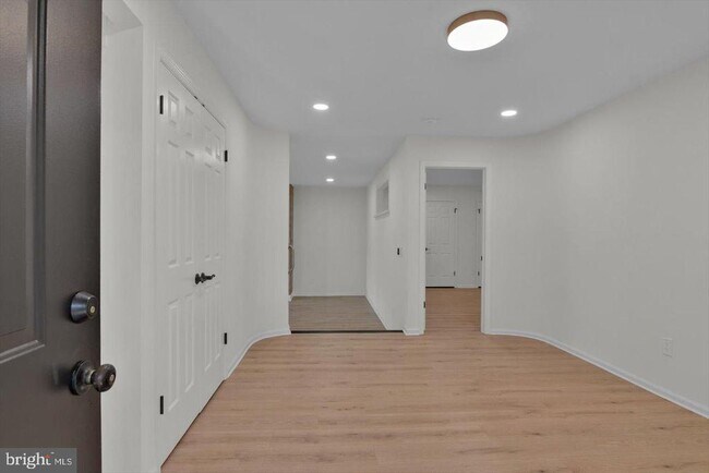 Building Photo - 915 Chanticleer