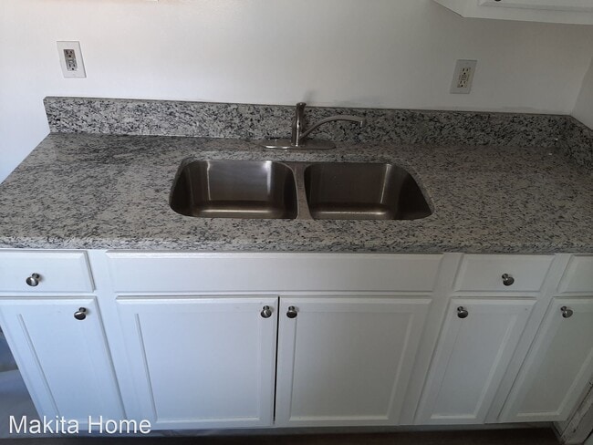 Building Photo - 2 br, 1 bath House - 10002 N 11th Street, ...