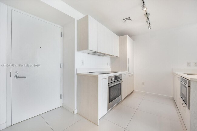 Foto del edificio - 501 NE 31st St
