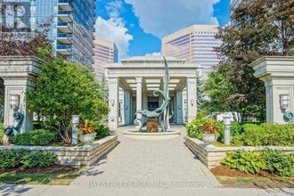 Building Photo - 15-2615 Greenview Ave