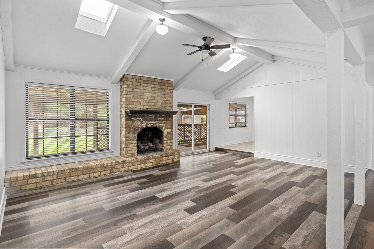 Foto del edificio - 639 Woodbine Dr