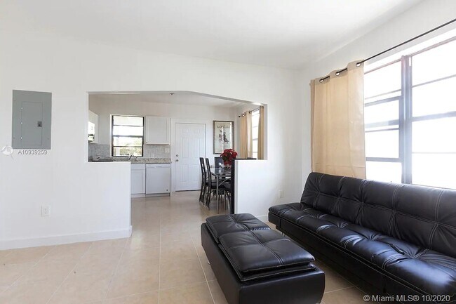 Foto del edificio - 620 NW 10th Ave