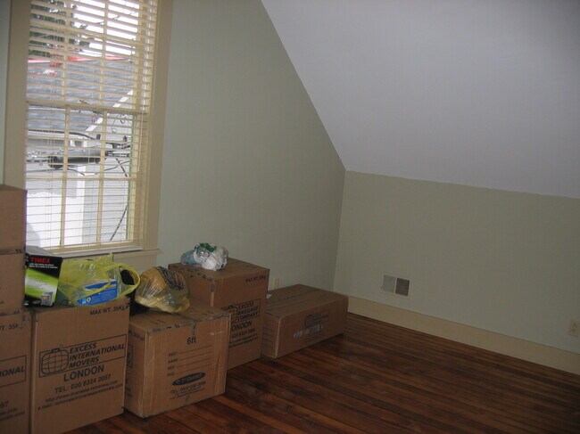 Front Bedroom Facing SE - 685 Macon Aly