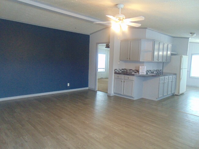 Building Photo - 3814 Longfore Dr