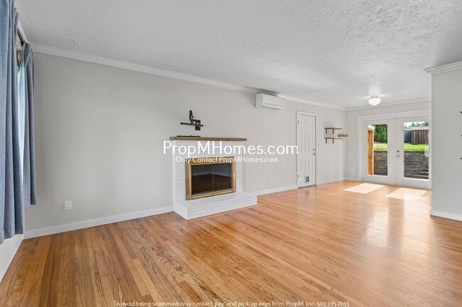 Building Photo - Updated Gresham 3 Bedroom – Huge Fenced Ba...