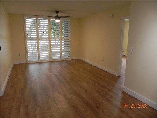 Building Photo - 577 SW 111th Ln