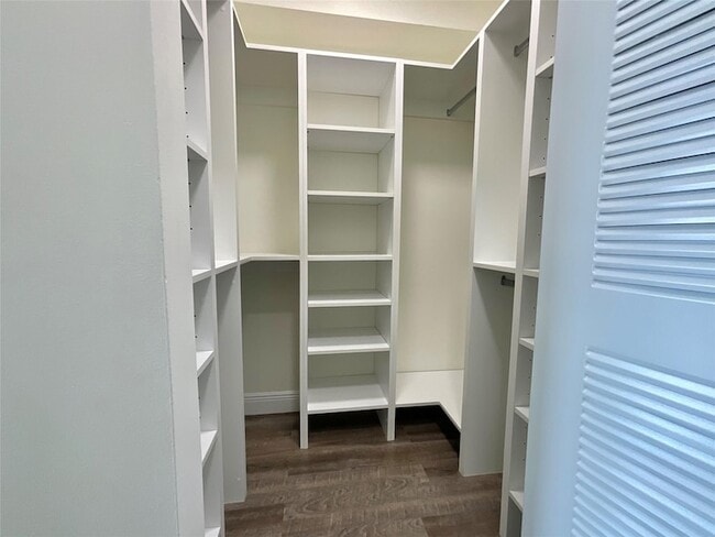 Foto del edificio - 16900 N Bay Rd