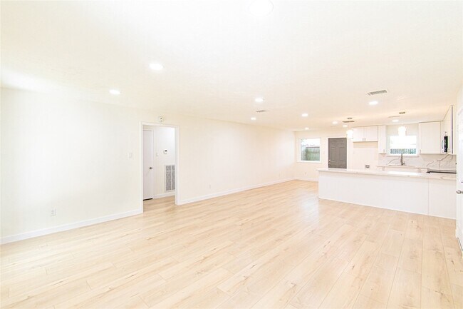 Building Photo - 13619 Elm Ct