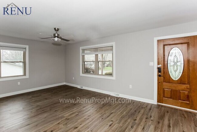 Building Photo - ****AVAILABLE NOW $0 APPLICATION FEE *****
