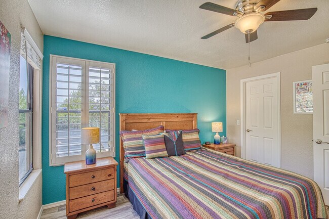 Foto del edificio - 6655 N Canyon Crest Dr