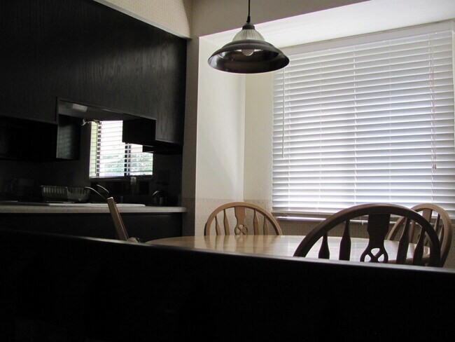 Building Photo - 2685 Roundtop Dr