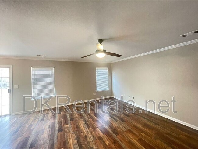 Foto del edificio - 2355 Mayfair Dr