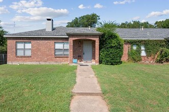 Building Photo - 701 Monique Ct