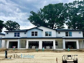 Building Photo - 1545 E Fort King St