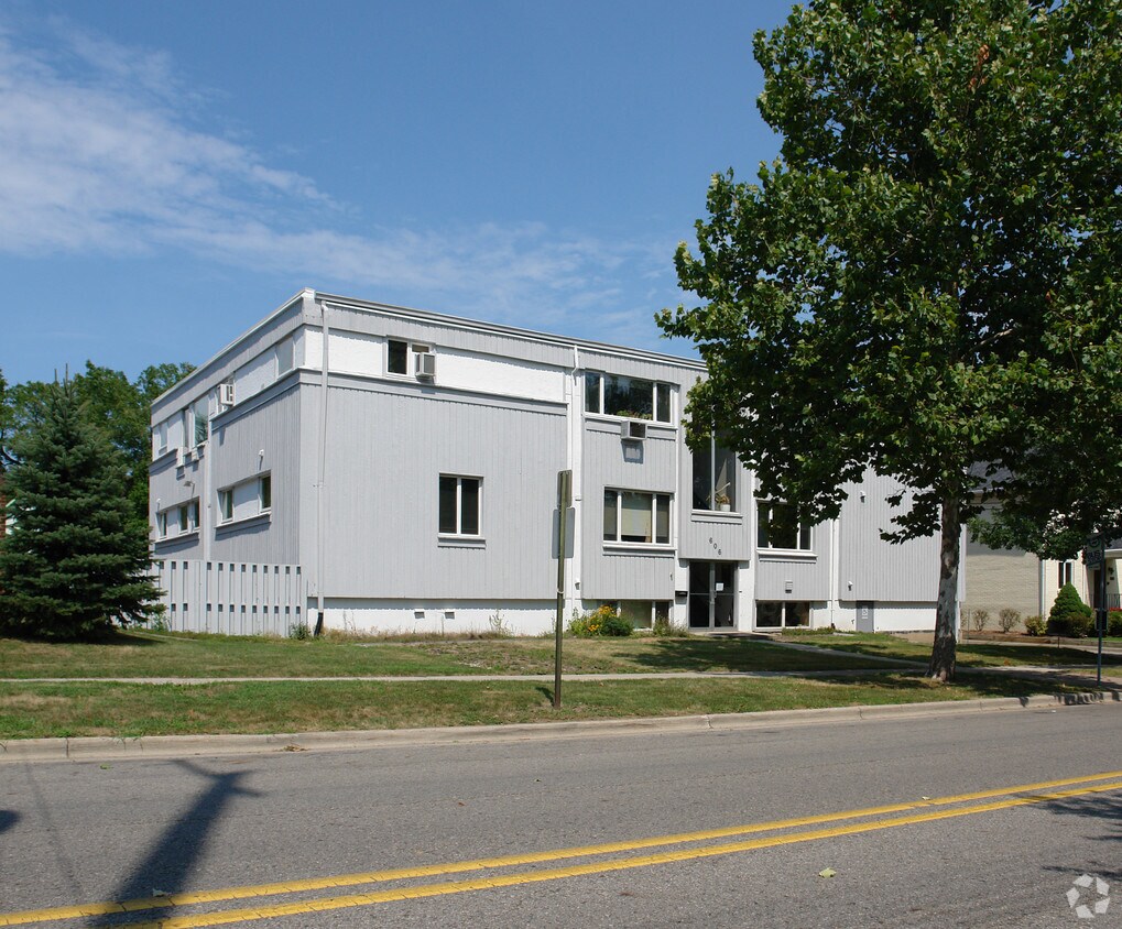 606 A W Shiawassee St, Lansing, MI 48933 Apartments in Lansing, MI