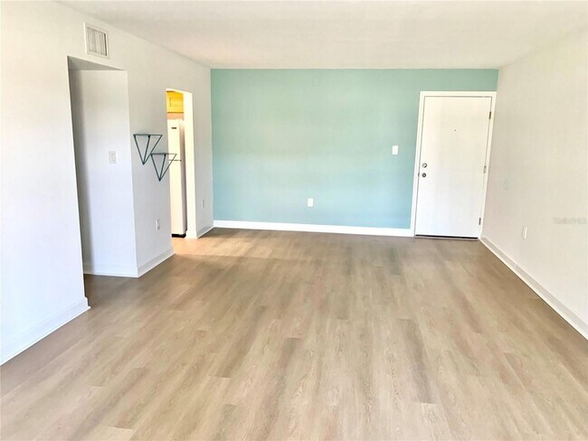 Foto del edificio - 21267 Gertrude Ave