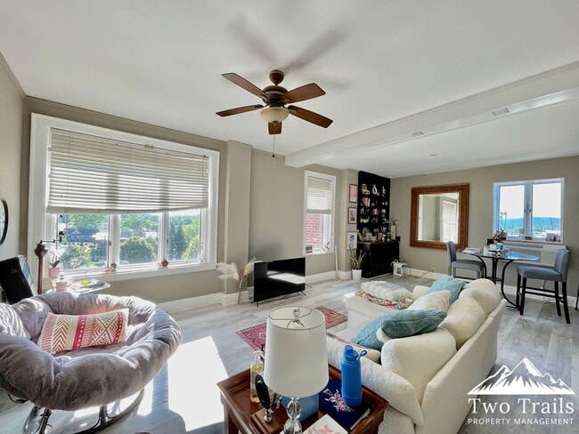 Building Photo - BEAUTIFUL DOWNTOWN CONDO WITH MOUNTAIN VIEWS