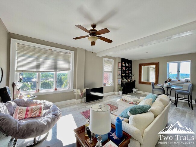 Foto del edificio - BEAUTIFUL DOWNTOWN CONDO WITH MOUNTAIN VIEWS