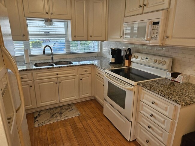 Building Photo - Beautiful 1 bedroom 1 bath furnished Manuf...