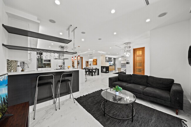 Foto del edificio - 355 S Sycamore Ave