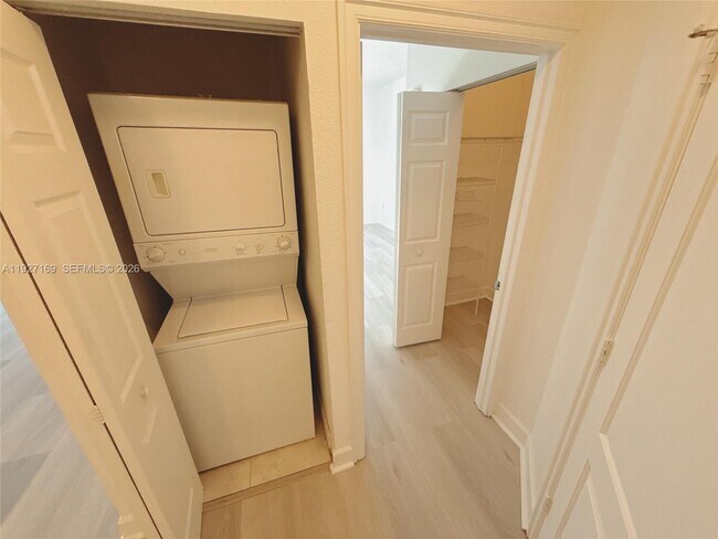 Foto del edificio - 1830 Radius Dr