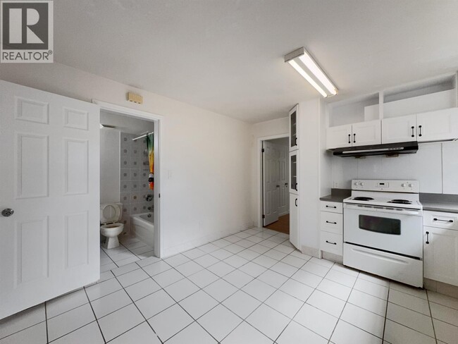 Building Photo - 3218 E 45th Ave