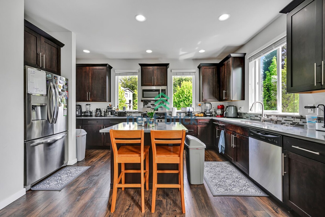 Primary Photo - Spacious & Modern 4-Bed, 3.5-Bath Townhome...