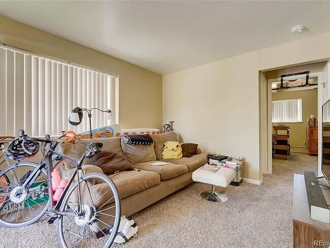 Building Photo - Broomfield Spacious Unit!