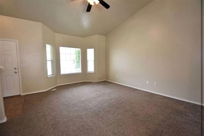 Building Photo - 3341 N Maplestone Ave