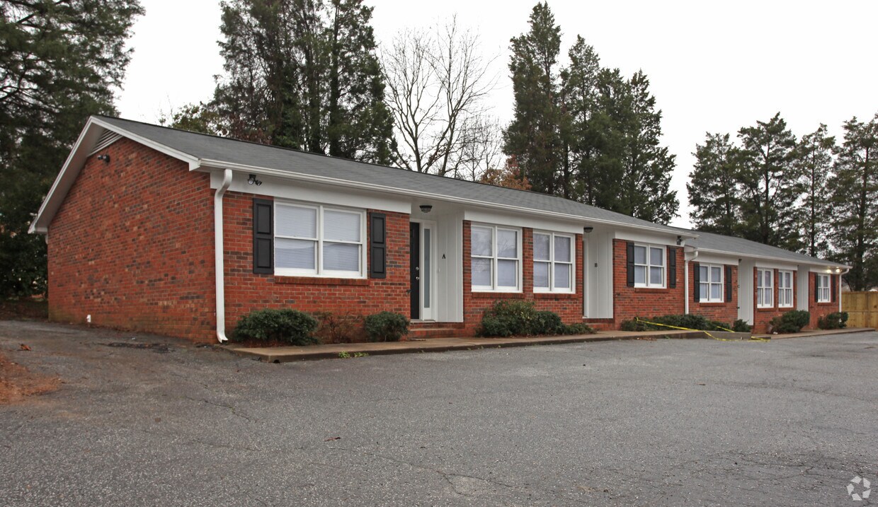 Primary Photo - 1219 McCain Pl